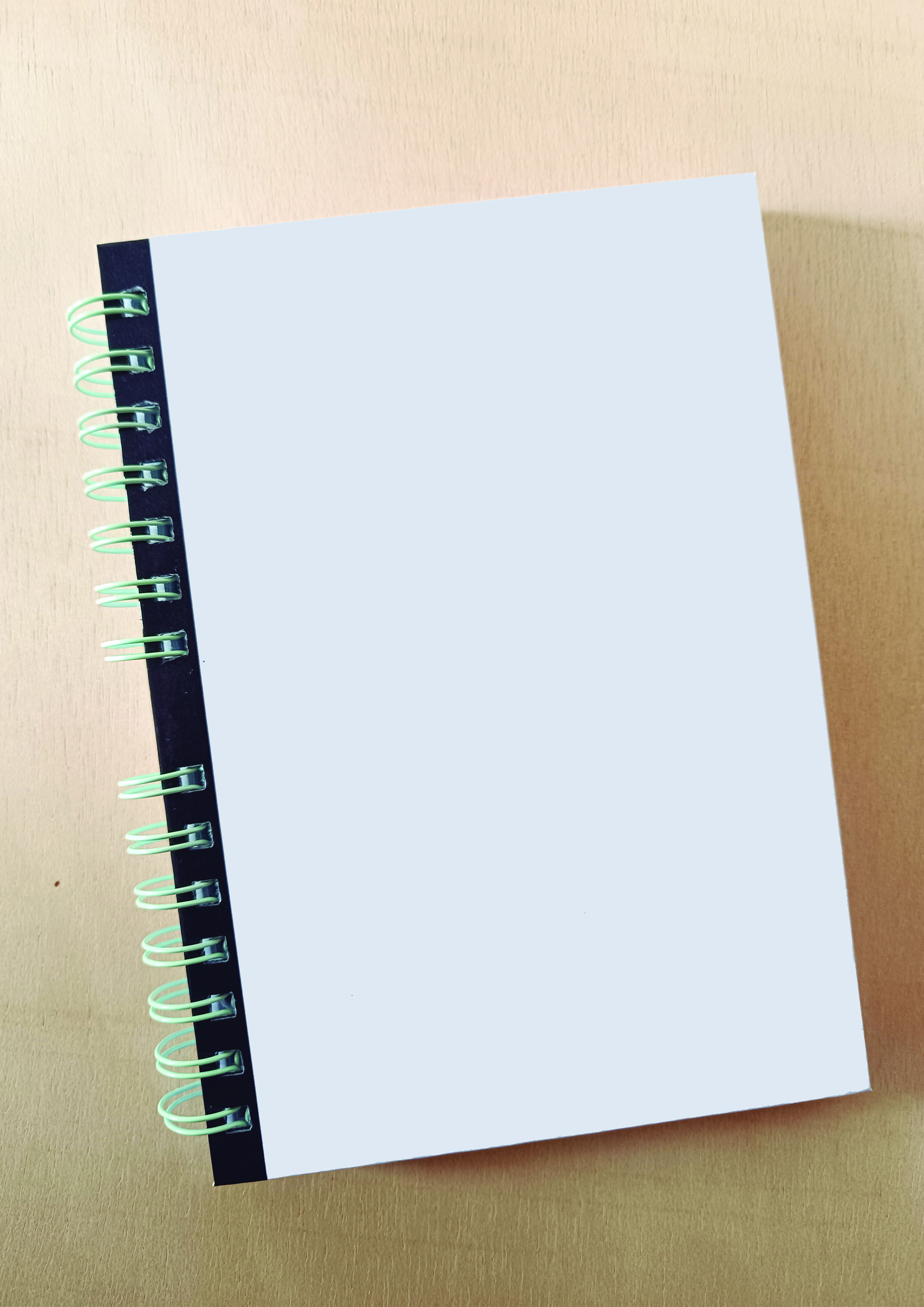 Libreta en blanco para ser personalizada.